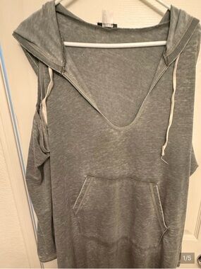 VENUS Sleeveless Hooded Tunic in Light Gray
